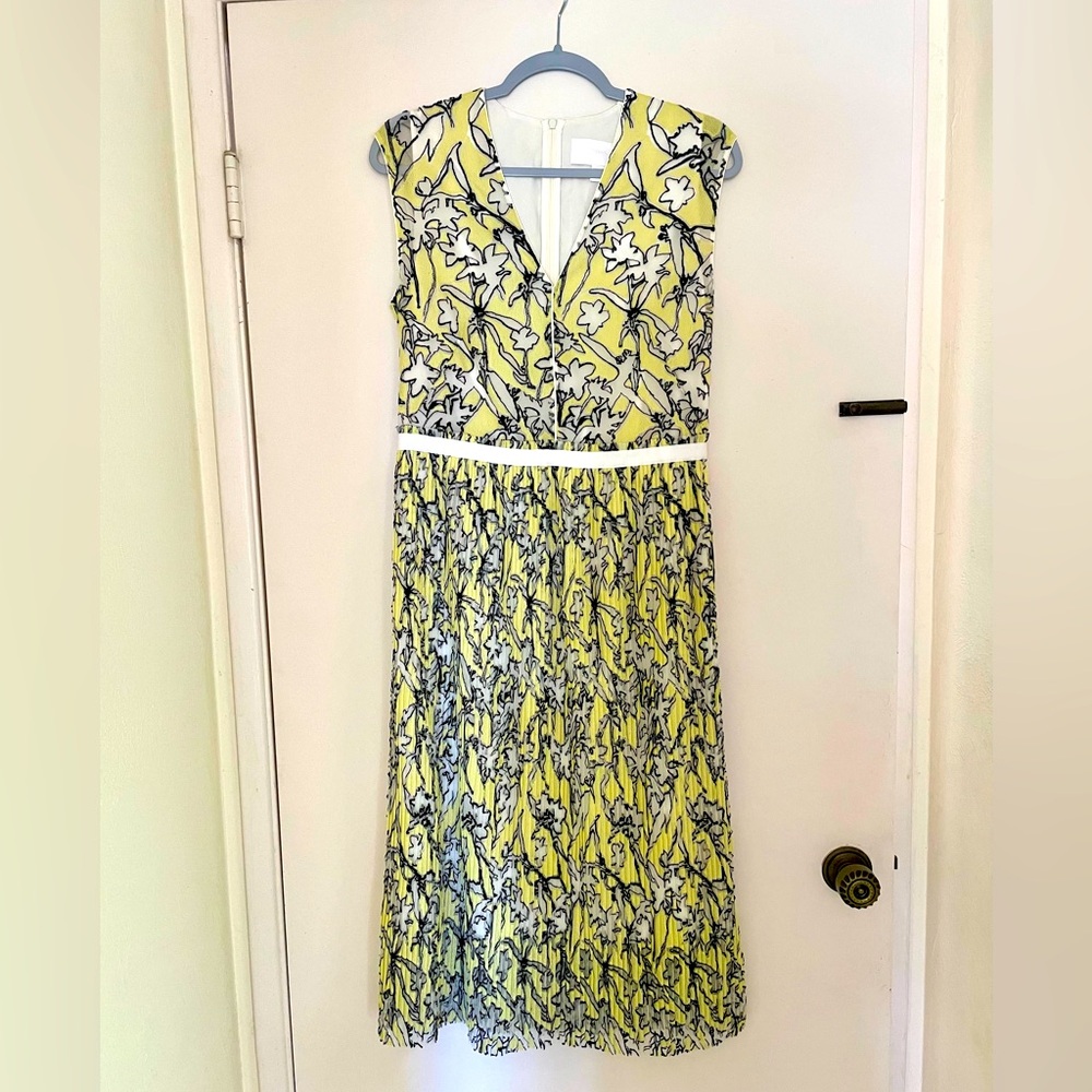 Boss floral dress with pleated skirt. NWT, Size 8